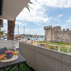 https://bella-vista-kth.hotels-in-trogir.com